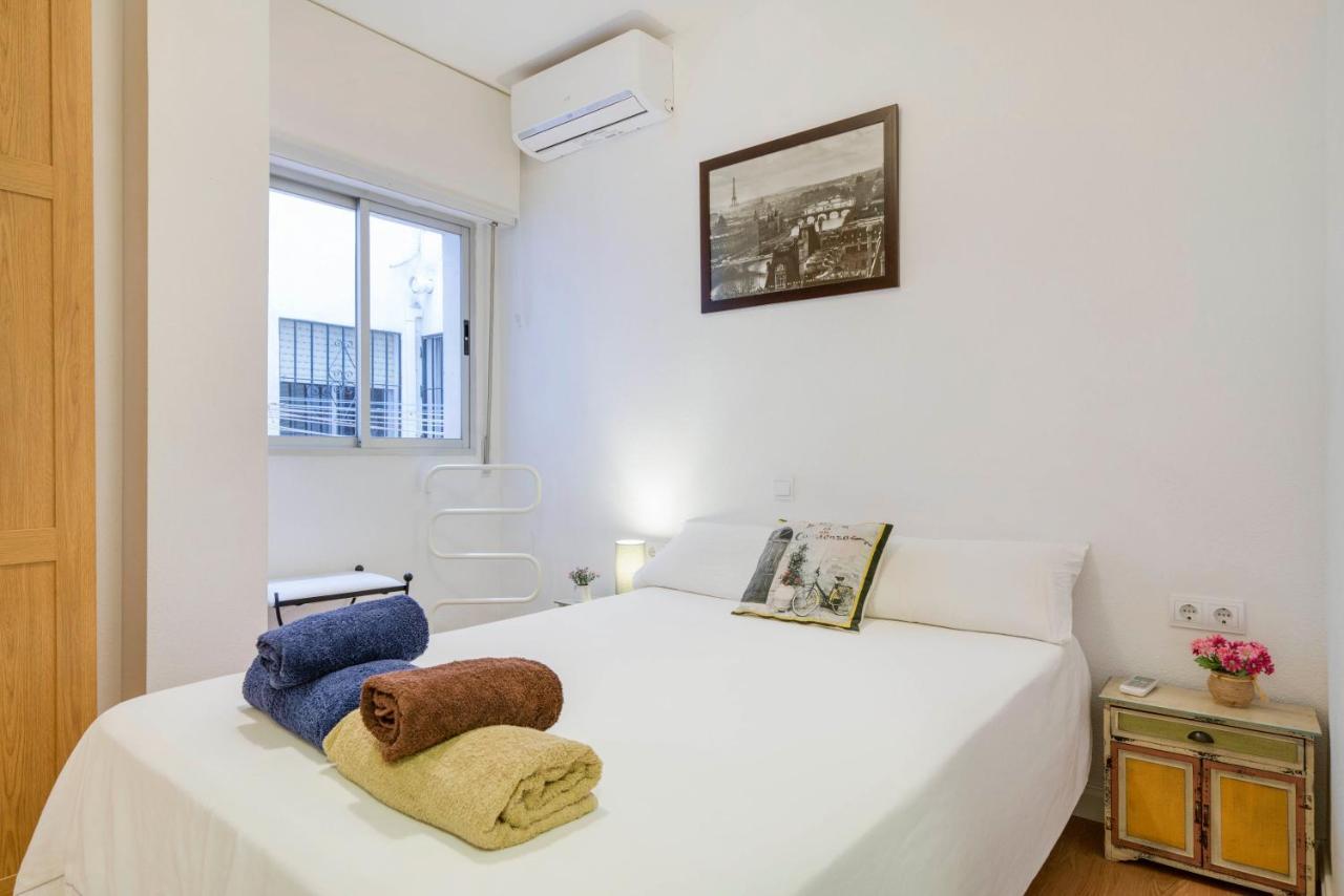 Urbanchicmalaga 3 Bedroom Spacious Quiet Historic Malaga Apt Bagian luar foto